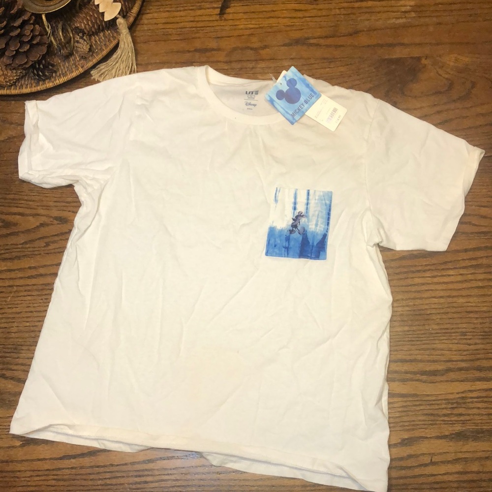 NWT Disney Uniqlo Mickey pocket t-shirt
